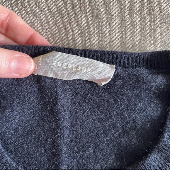 Everlane Cashmere Crewneck - Picture 2 of 5